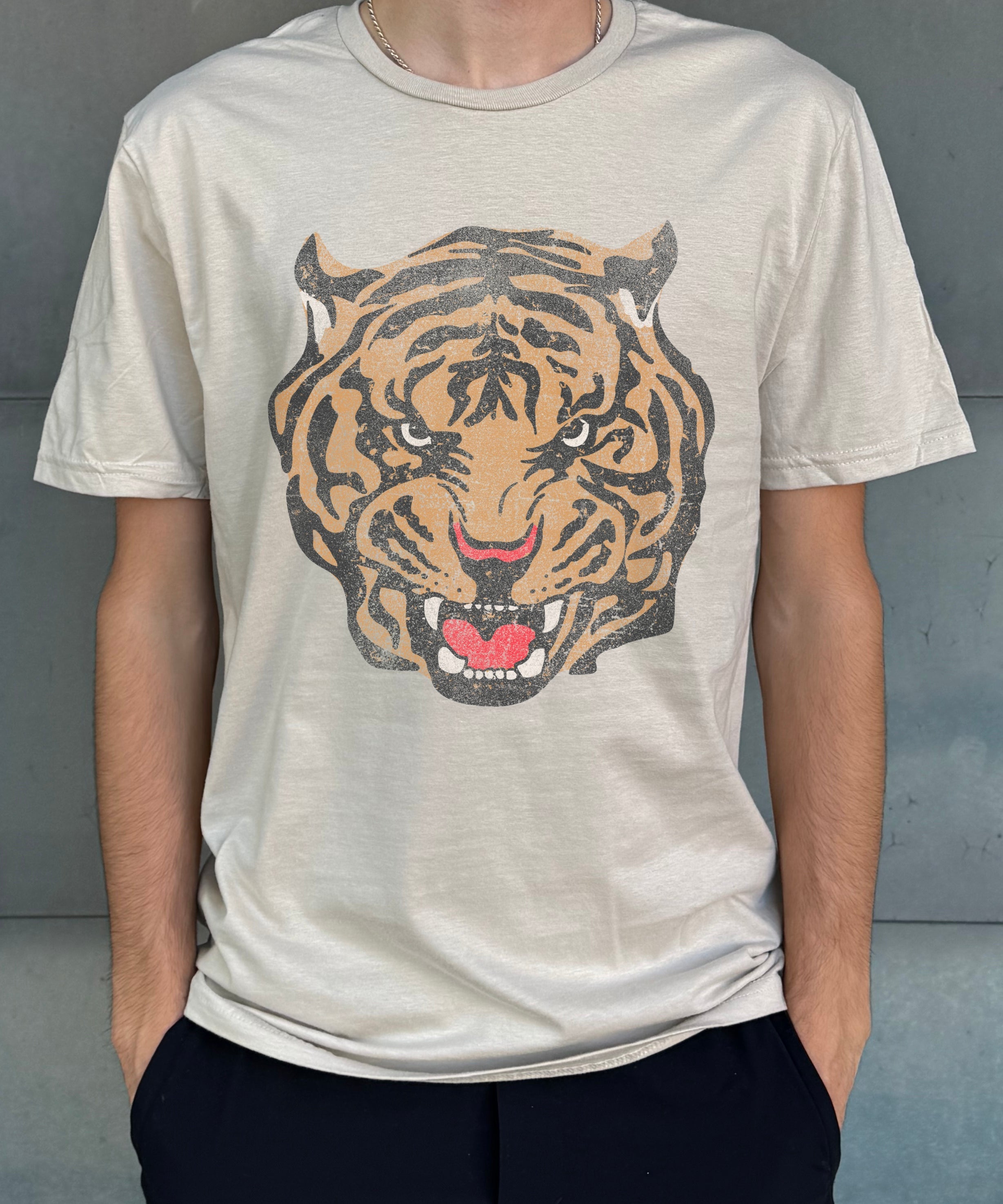 Sand T-shirt for men with a Tiger logo head