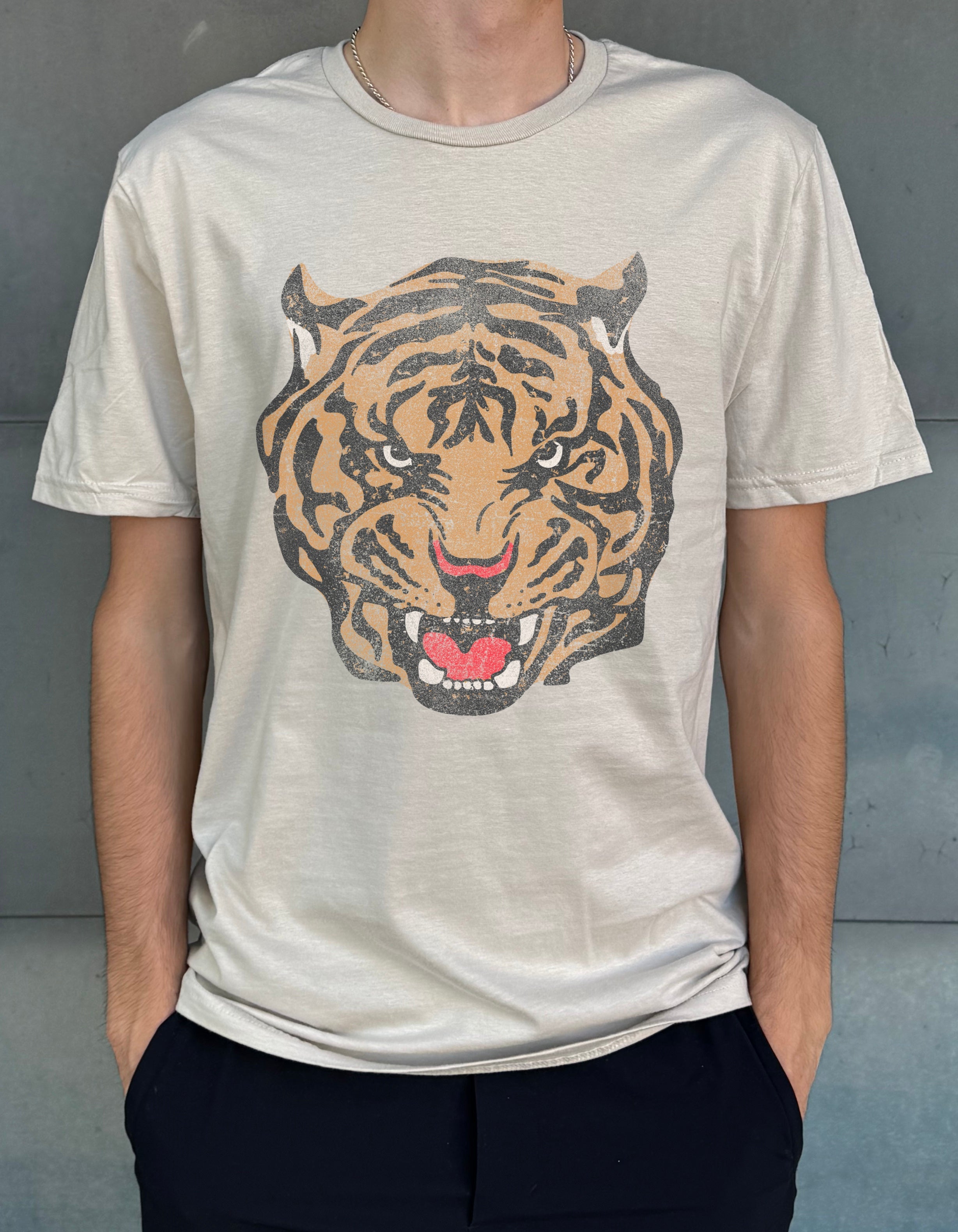 Sand T-shirt for men with a Tiger logo head