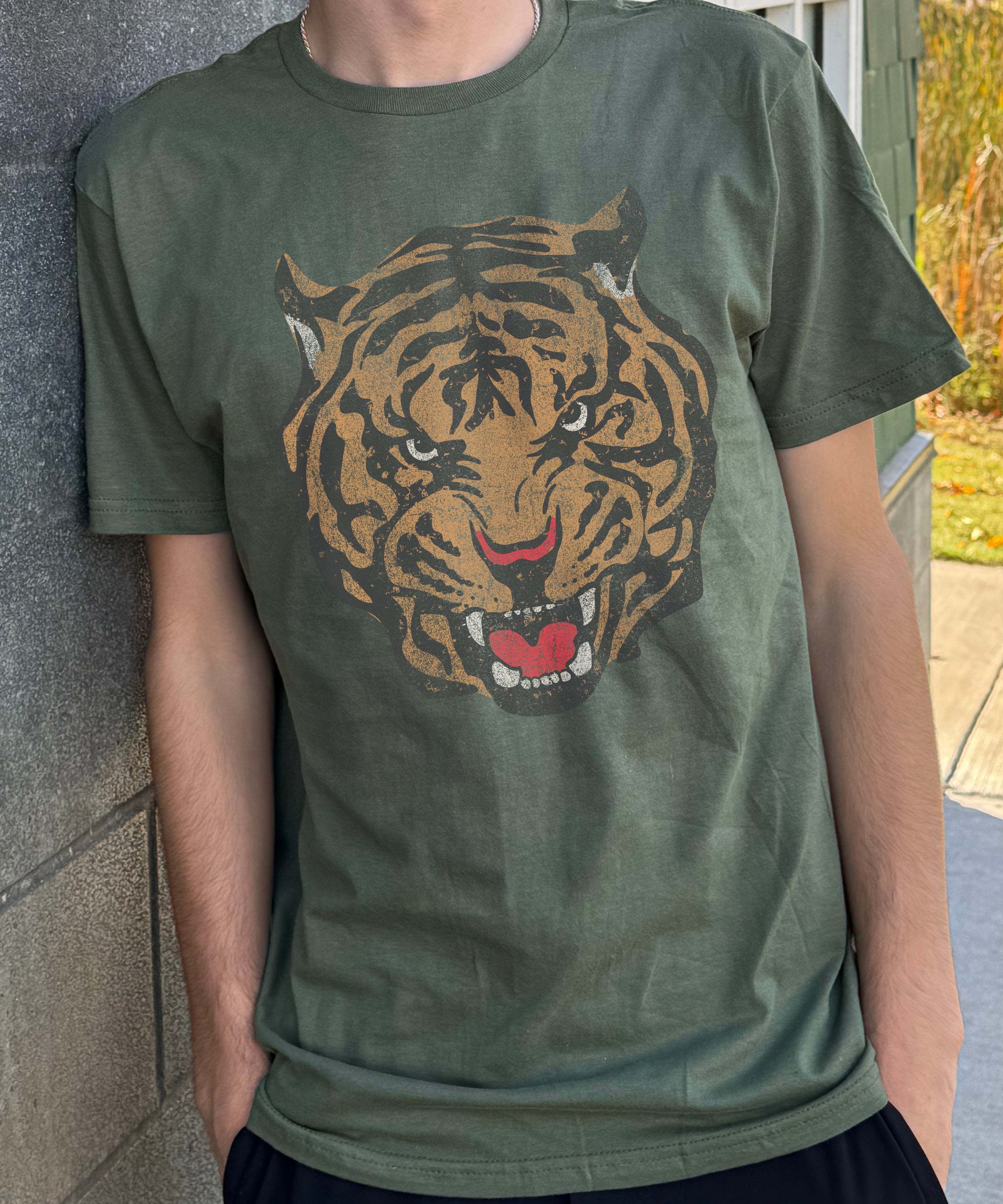 Brady T-shirt for men with a Tiger logo head
