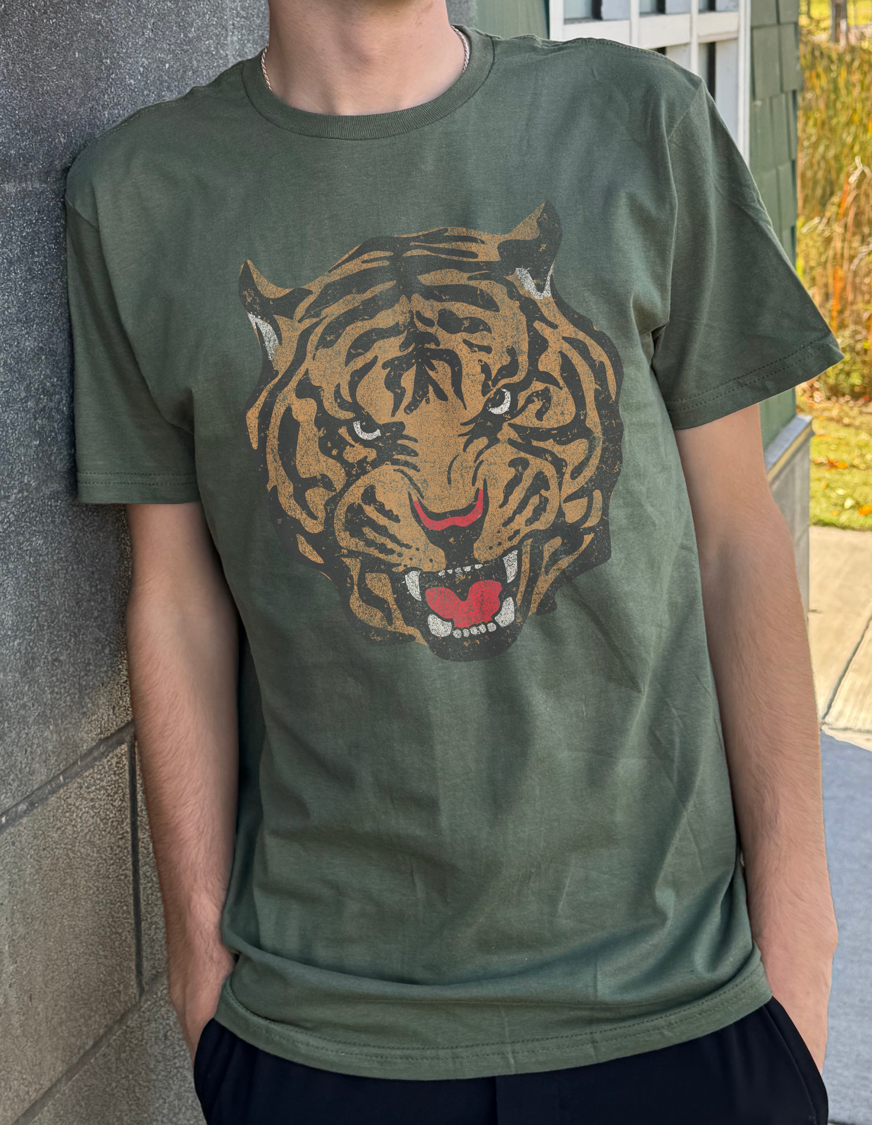 Brady T-shirt for men with a Tiger logo head