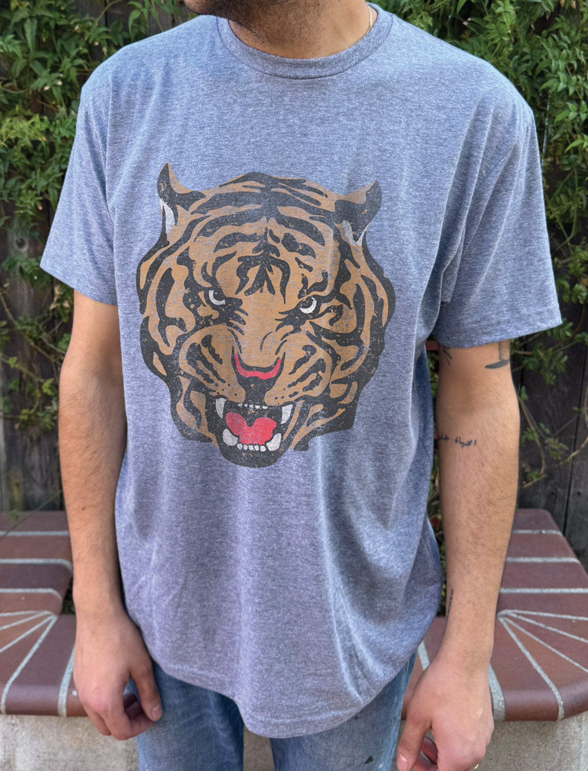 Heather T-shirt for men with a Tiger logo head